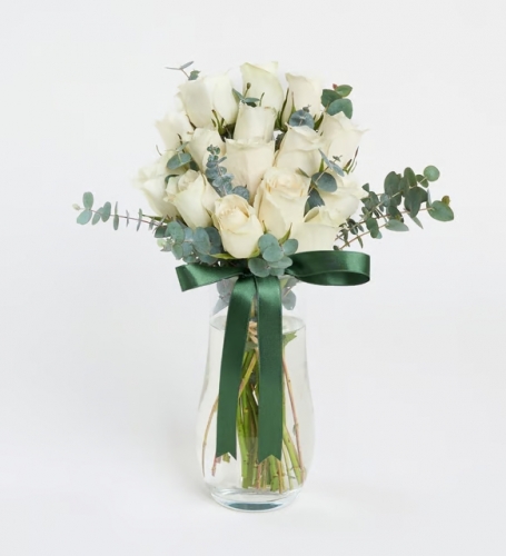 Vazoda 15 Beyaz Gül Aranjmanı