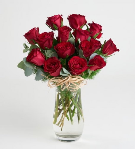 Cam Vazoda Tasarım 15 Kırmızı Gül Aranjmanı