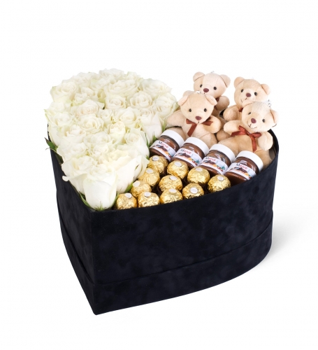 Kalp Kutuda Beyaz Güller, Ayıcık ve Çikolata Aranjmanı