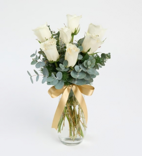 Vazoda 7 Beyaz Gül Aranjmanı