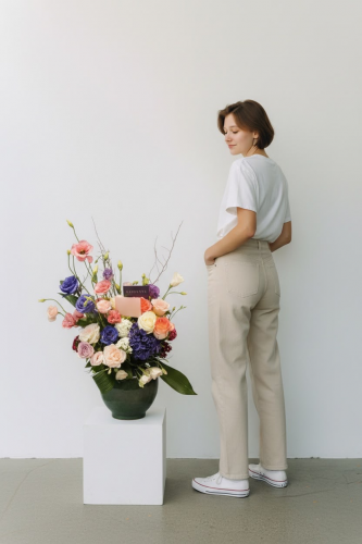 Yeşil Seramik Vazoda Premium Lisianthus & Gül Tasarım Aranjmanı